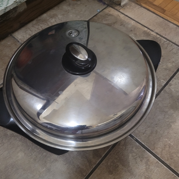 SaladMaster Electric oil core skillet - Picture 4 of 6